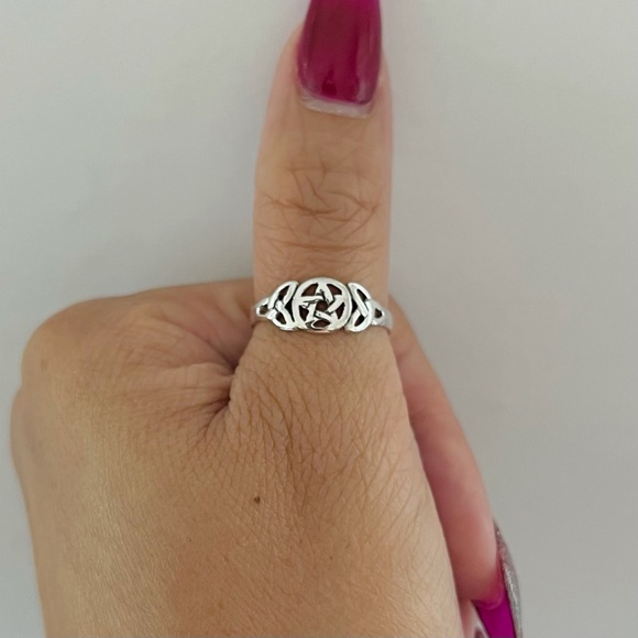 Sterling silver Celtic Triquetra w/ pentagram ring, pentagram ring, Celtic ring - Picture 8 of 9
